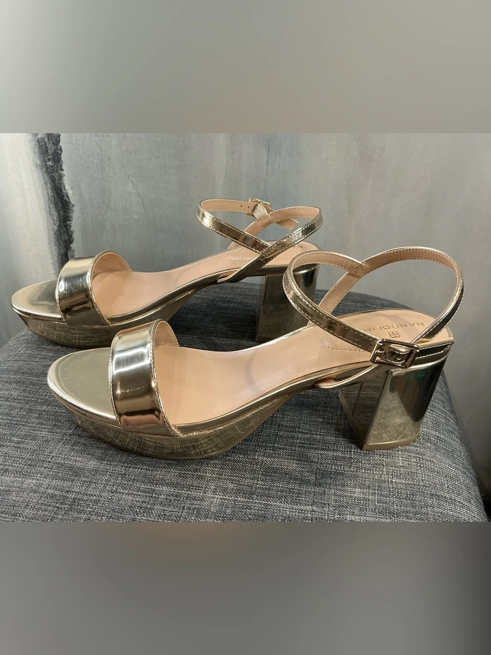 NIB Bandolino Gold Pennie3 Metallic Platform Block Heel Sandals Size 11